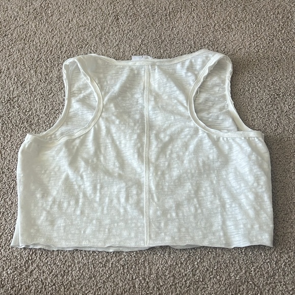 Sadie and Sage White Crop - Picture 2 of 5